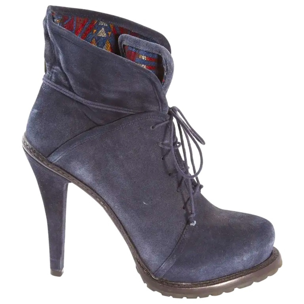 Elizabeth and James Women's Blue Suede Ankle Boots. Fits like US Size 8